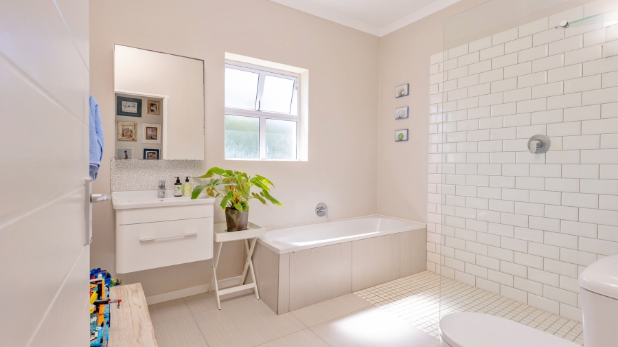 4 Bedroom Property for Sale in Struisbaai Western Cape